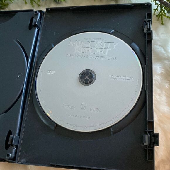 Minority Report DVD   - Picture 3 of 4